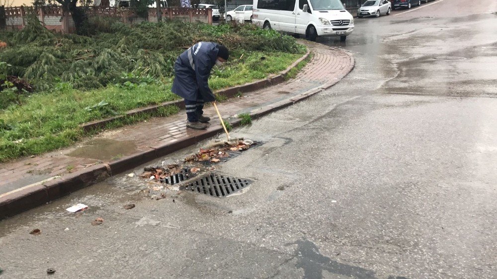 Darıca’da Ekipler Su Baskınlarına Karşı Teyakkuzda