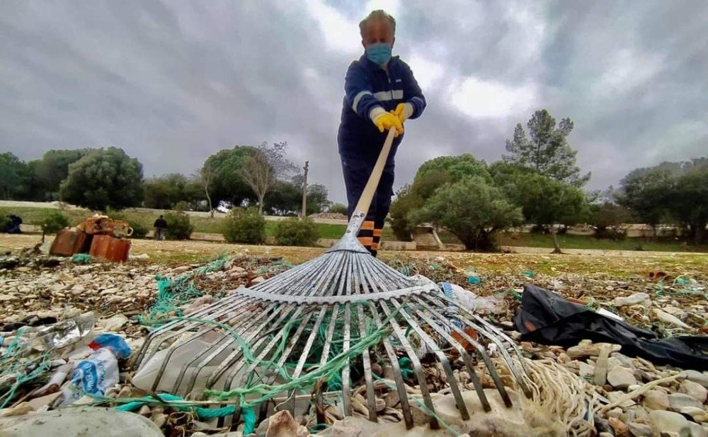Didim’de Sahil Temizliği Yapıldı, 1 Ton Çöp Toplandı