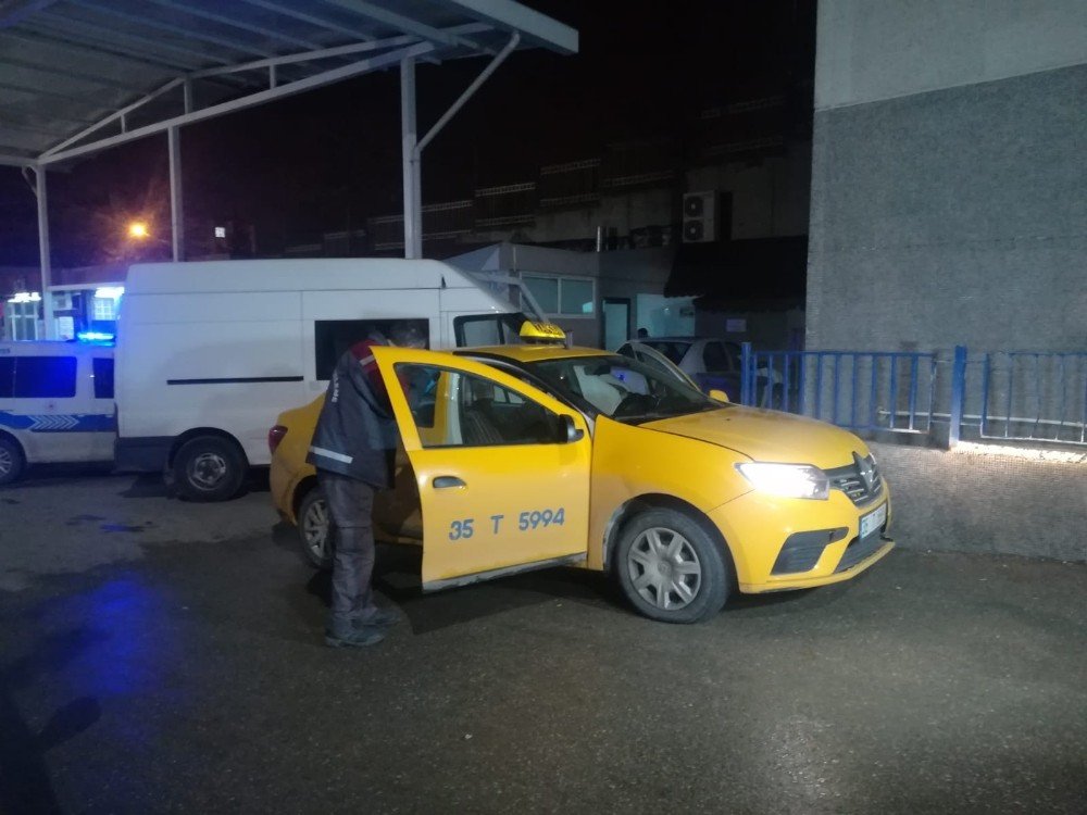 İzmir’de Taksi Şoförünü Bıçaklayıp Aracını Kaçırdılar