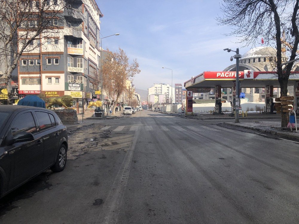 Kars’ta Vatandaşlar Kısıtlamaya Destek Vererek Evlerinde Kalıyor