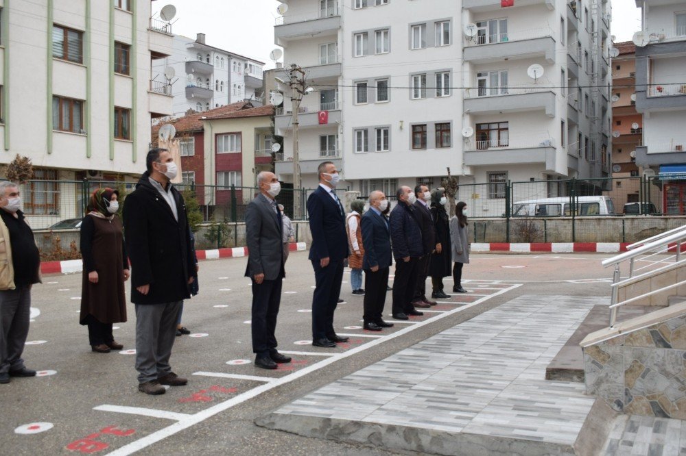 Tüm Okullarda İstiklal Marşı Okundu