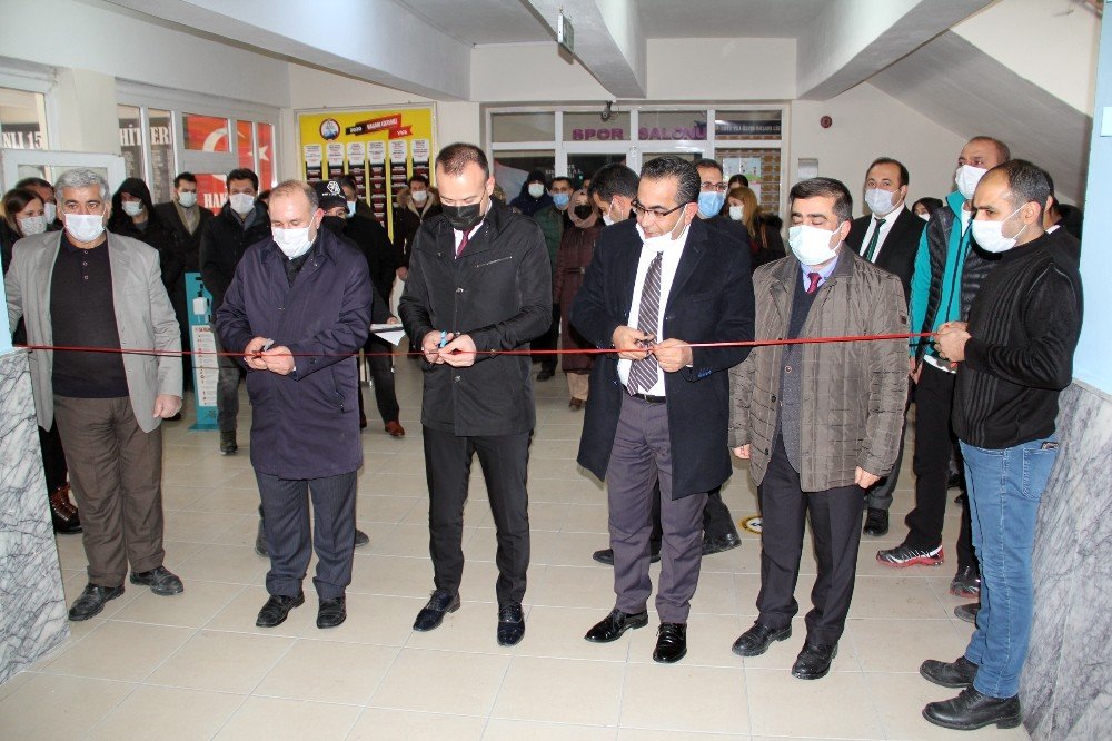 Ağrı’da Diş Hekimi İlhami Yıldız Mezun Olduğu Okula Z Kütüphane Kurdu