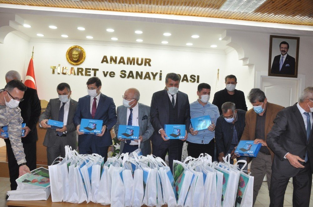 Anamur Ticaret Ve Sanayi Odasından Öğrencilere 55 Tablet Bilgisayar