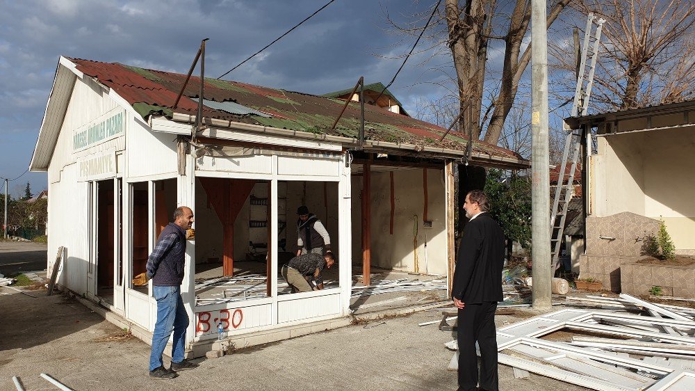Kaynaşlı’da Prefabrike Yapılar Kaldırılıyor