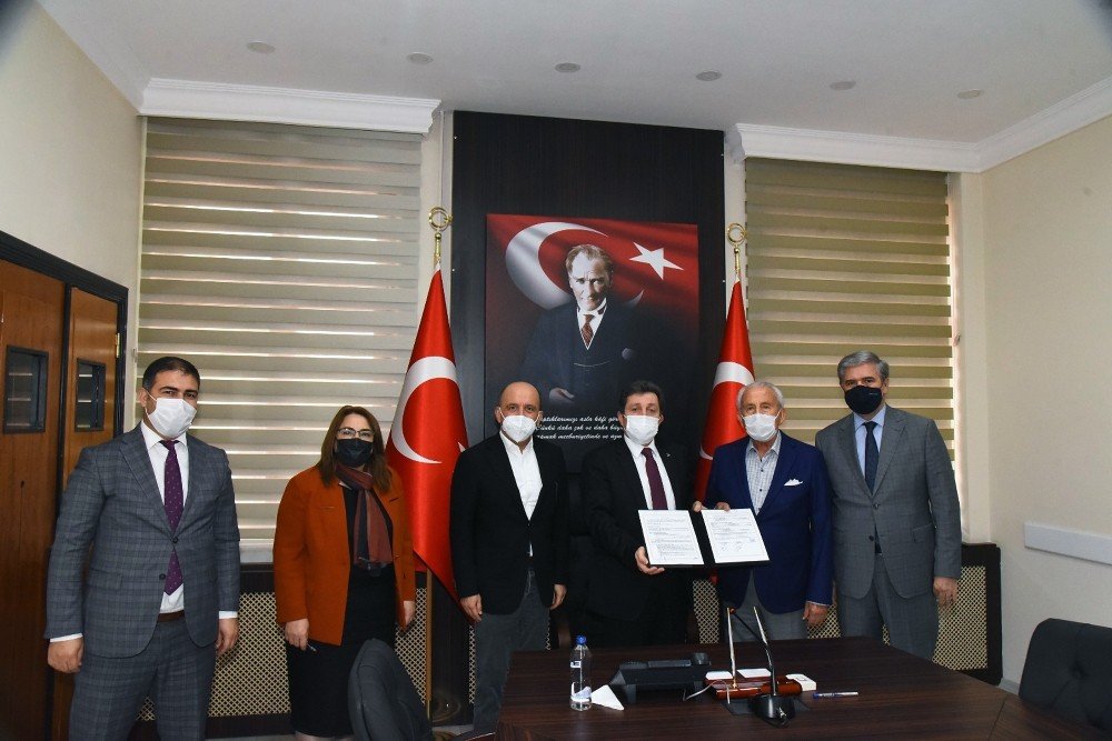 Bodrumlu 3 Hayırseverden, 3 Okul Protokolü