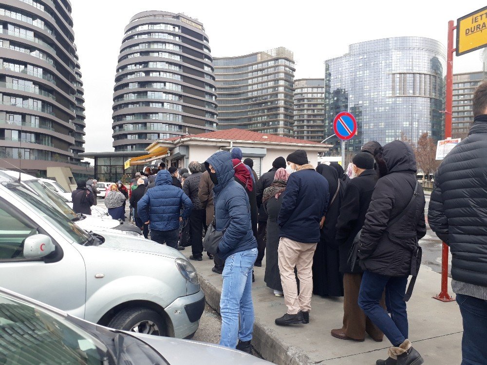 Vatandaşlar Hes Kodu Kuyruğuna İsyan Etti