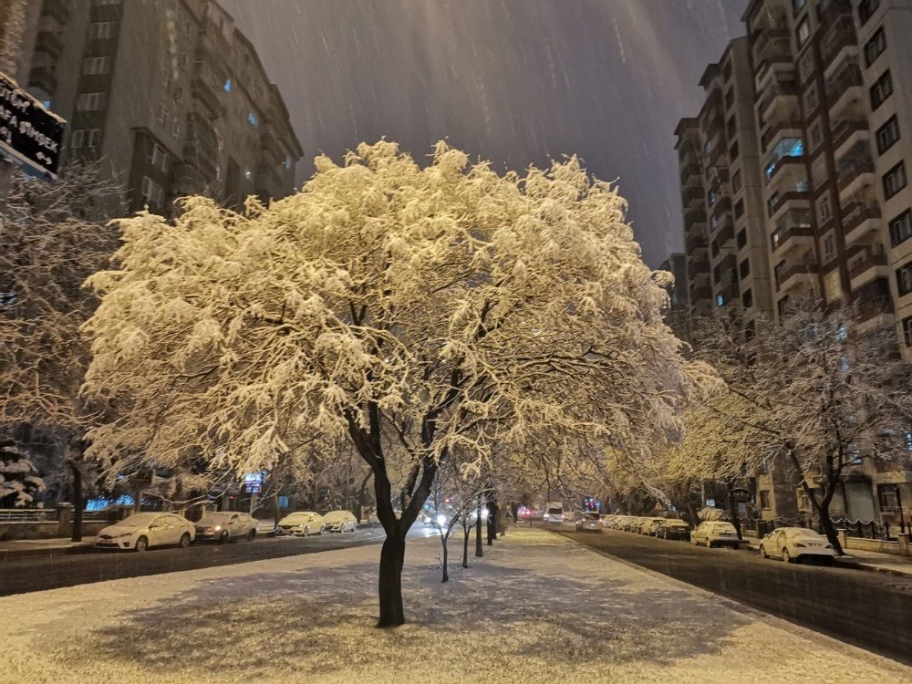 Kayseri’ye Yılın İlk Karı Düştü