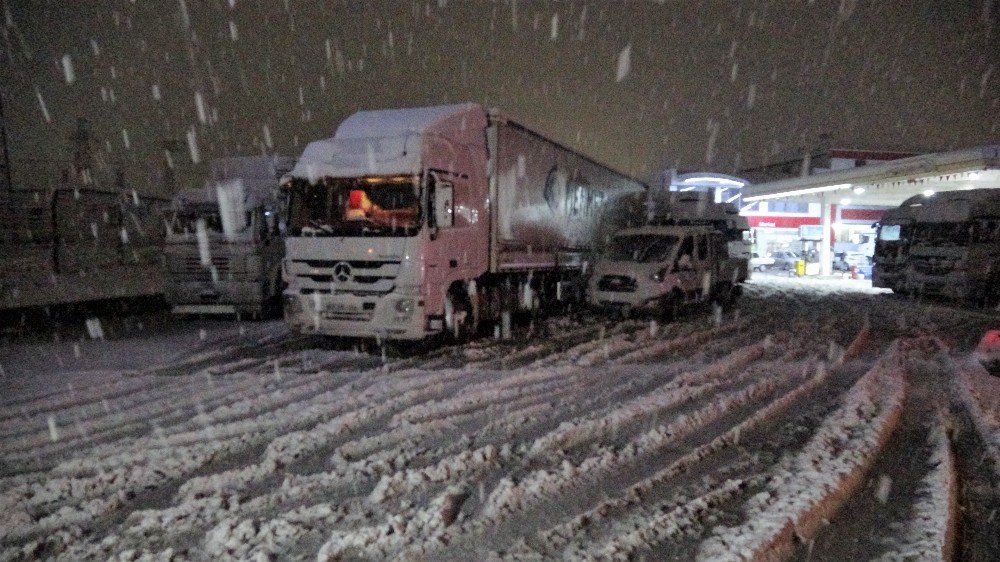 Tokat’ta Yoğun Kar Yağışı Ulaşımda Aksamalarda Neden Oldu