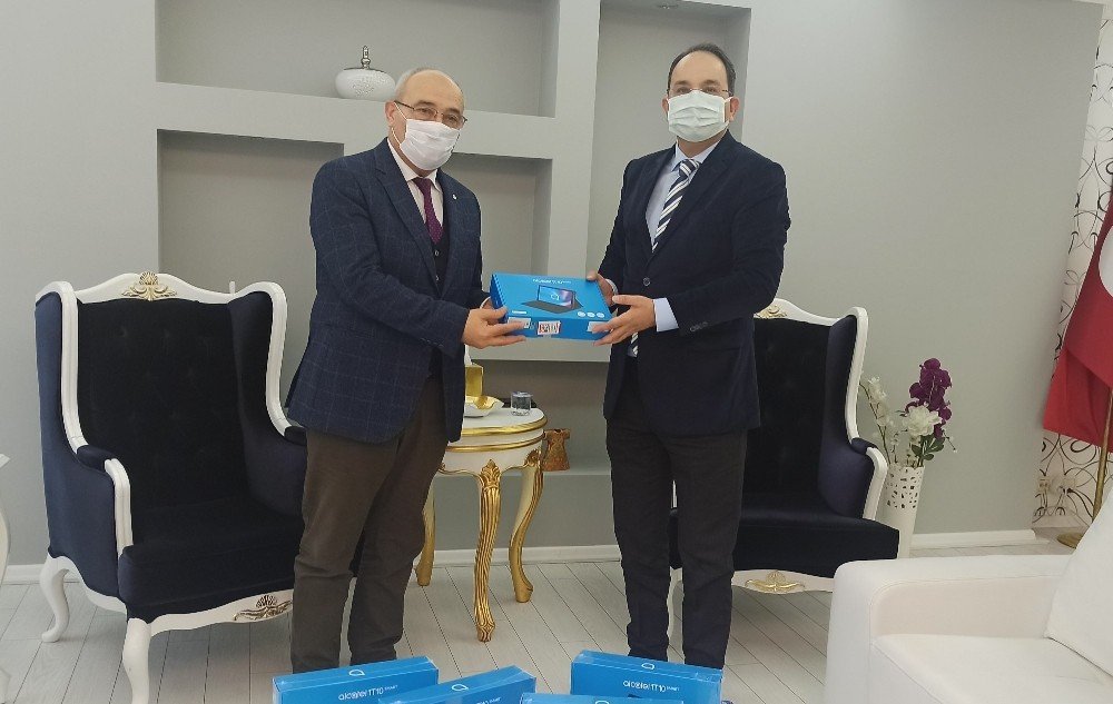 Bafra’da Öğrencilere 55 Tablet Desteği