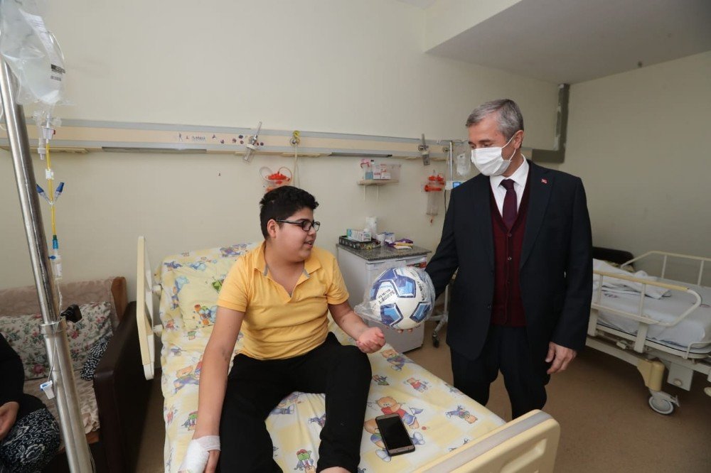 Tahmazoğlu’ndan Lösemili Çocuklara Hediye