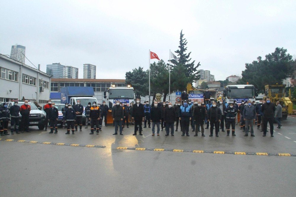 Kartal Belediyesi Beklenen Kar Yağışı Öncesi Teyakkuza Geçti