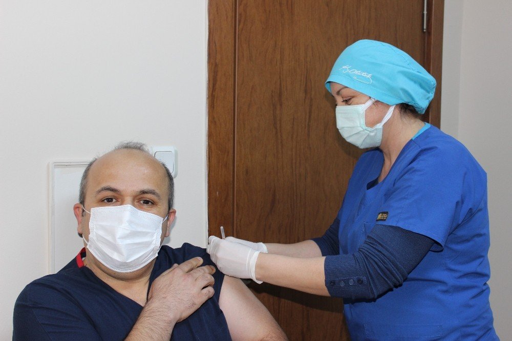 Zonguldak İl Sağlık Müdürü Covid-19 Aşısı Oldu