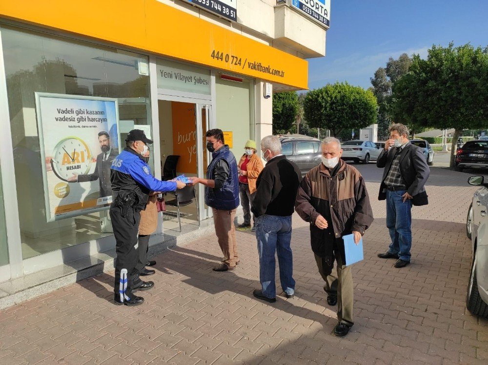 Polis Korona Aşısı Dolandırıcılığına Karşı Uyardı