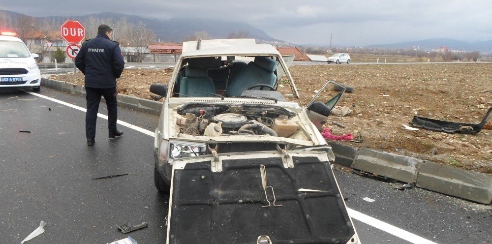 İki Otomobilin Çarpıştığı Kazada 6 Kişi Yaralandı