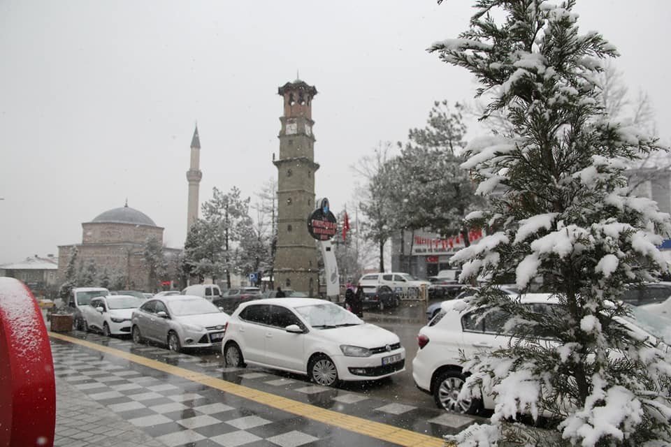 Sungurlu’da Yılın İlk Karı Yağdı