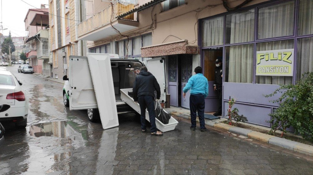 Evsiz Adamı Oda Arkadaşı Ölü Buldu