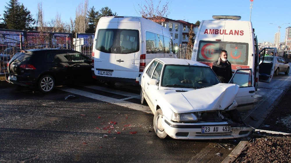 Elazığ’da Zincirleme Kaza, Kazaları Beraberinde Getirdi, 18 Araç Karıştı
