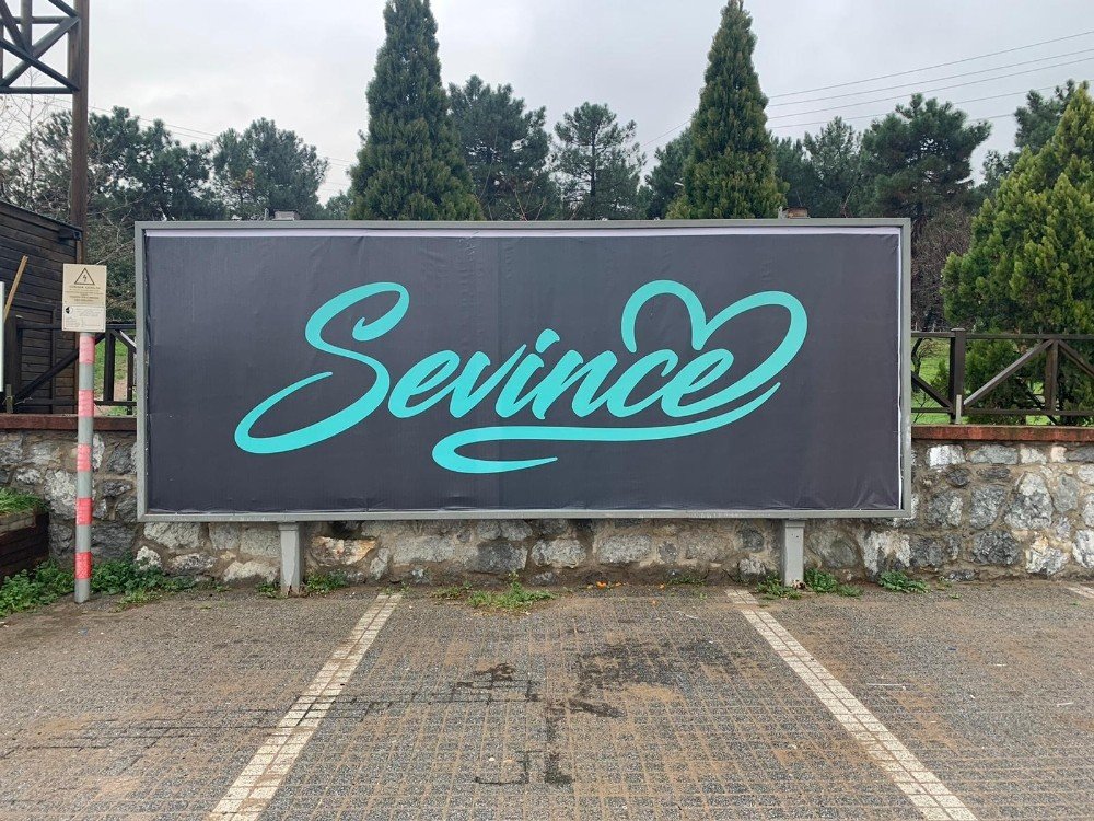 Çayırova’da ‘sevince’ Afişleri Merak Uyandırdı