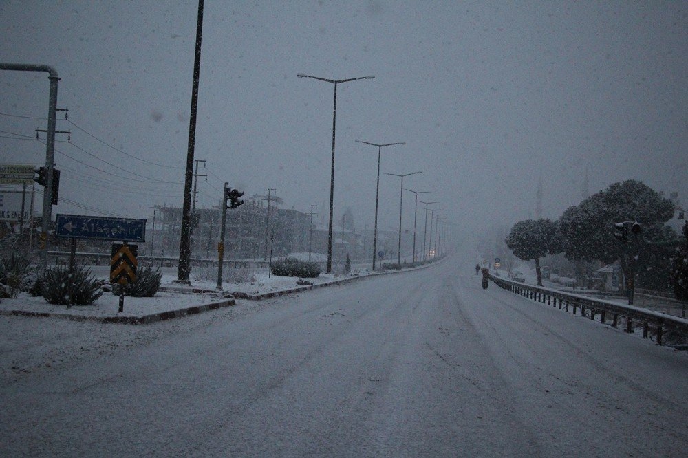 İzmir-ankara D300 Karayolunda Trafiğe Kar Engeli