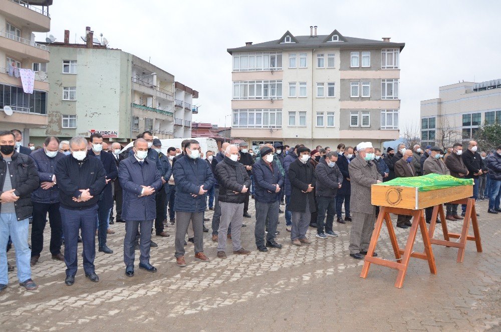 Kazada Hayatını Kaybeden Eski Milletvekilinin Oğlu Toprağa Verildi