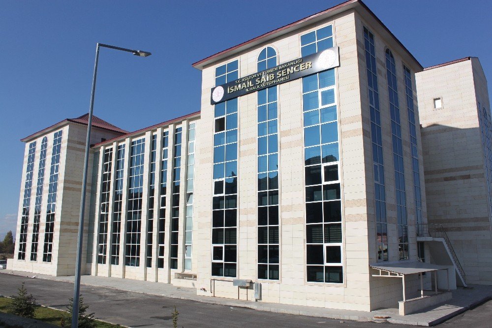 İsmail Saib Sencer Gençlere Can Simidi Oldu