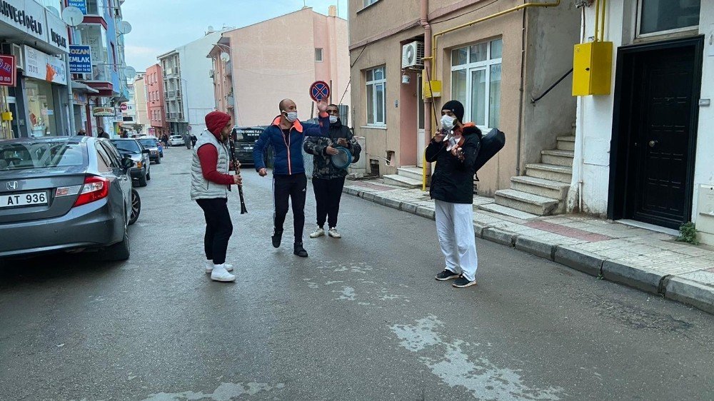 Sinop’ta Koronaya Karşı Müzikli Moral