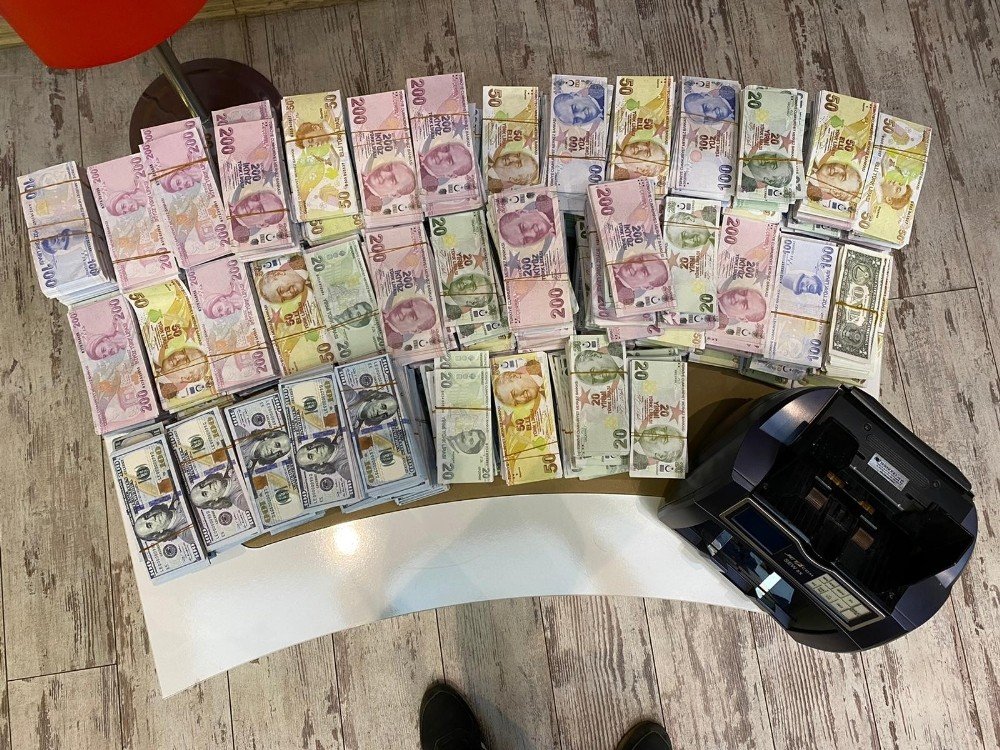 Özel Görüntülerini Ele Geçirdikleri Kadına Şantaj Yapmışlardı, Hakim Karşısına Çıkartıldılar