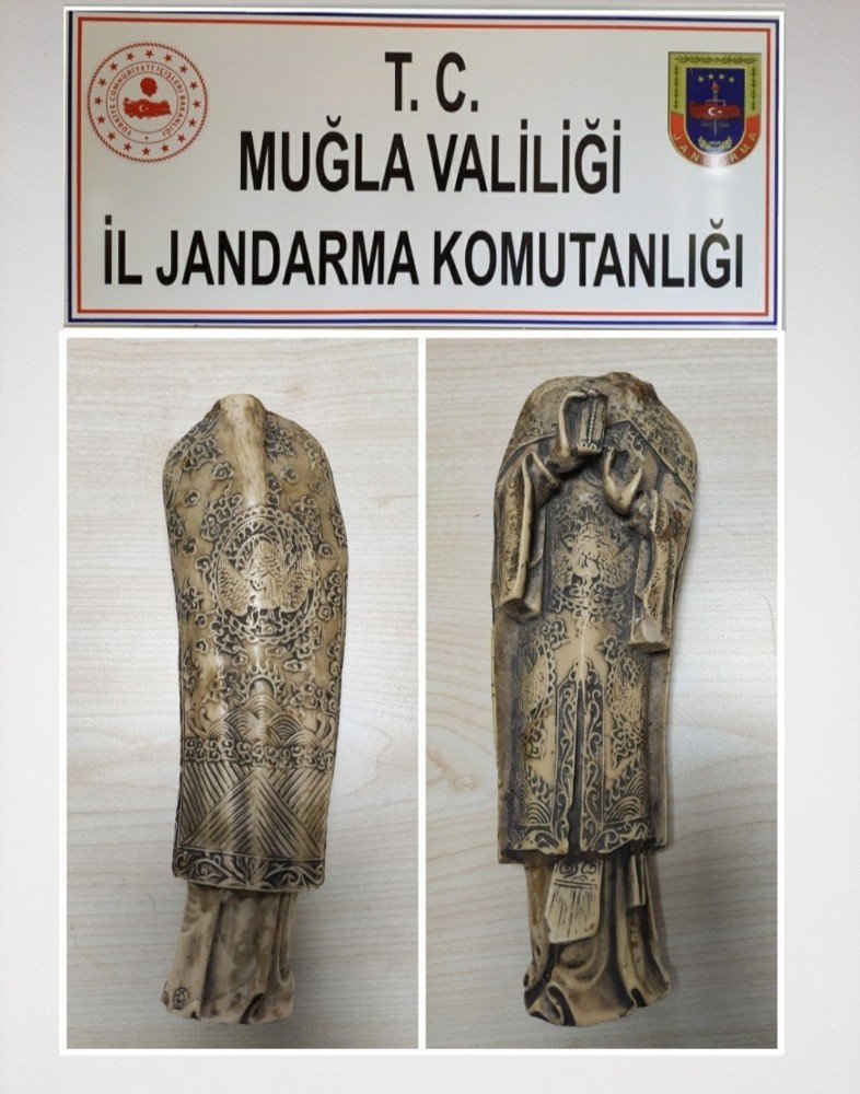 Tarihi Heykeli Satmak İsterken Yakalandı