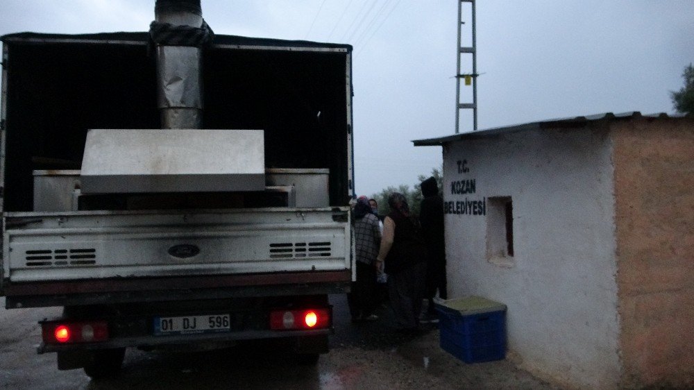 Adanalı Kardeşlerden Vatandaşa Gezen Fırın Hizmeti
