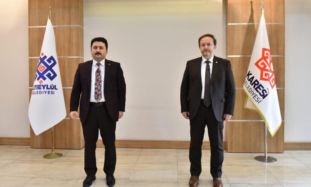 Altıeylül Ve Karesi Belediyeleri’nden Esnafa 1000 Liralık Destek