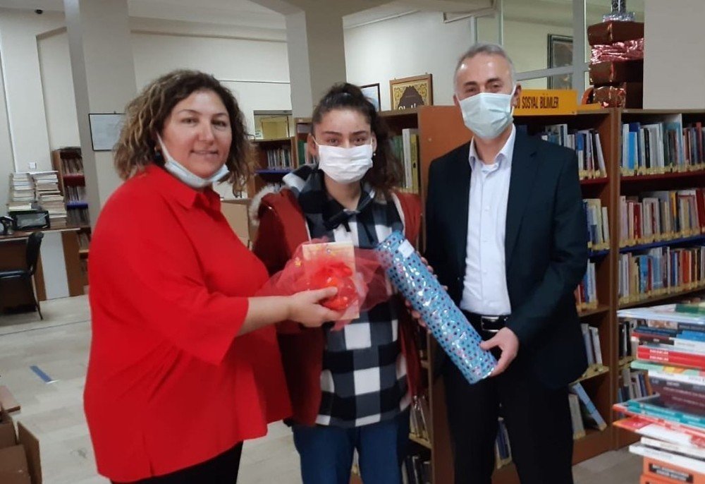 Taşova’da Kitap Kurtları Ödüllendirildi