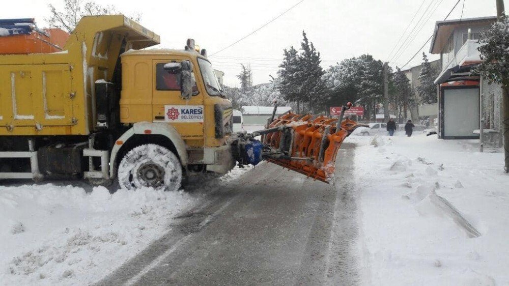 Balıkesir’de Kar Yağışı Nedeniyle 225 Kırsal Mahalle Yolu Kapandı