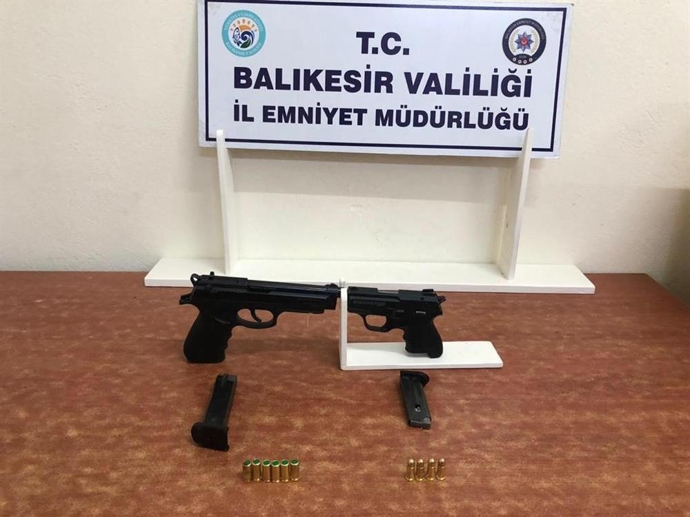 Balıkesir’de Polis 18 Aranan Şahsı Yakaladı