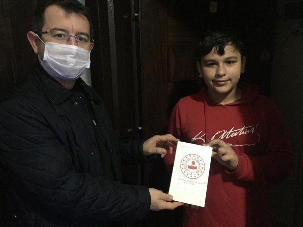 Bandırma’da Tablet Ve İnternet Dağıtımları Sürüyor