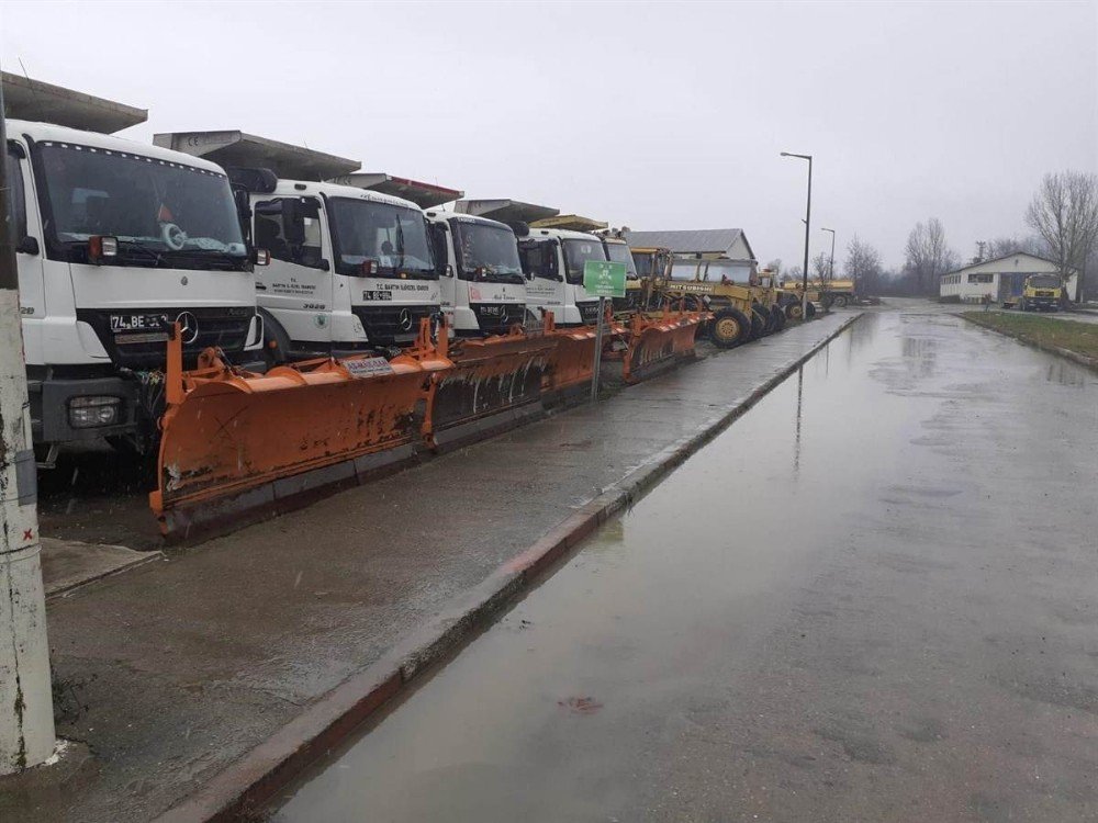 Karda Kapanan 32 Köy Yolu Açıldı