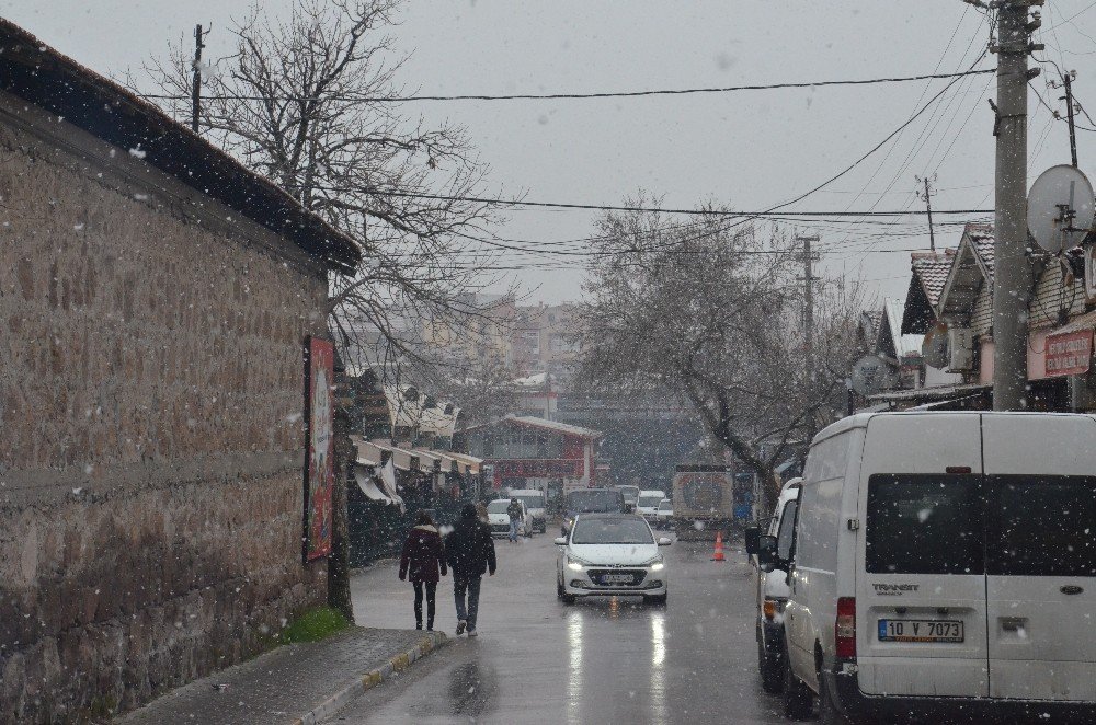 Kar Yıllar Sonra Balıkesir’e Uğrad