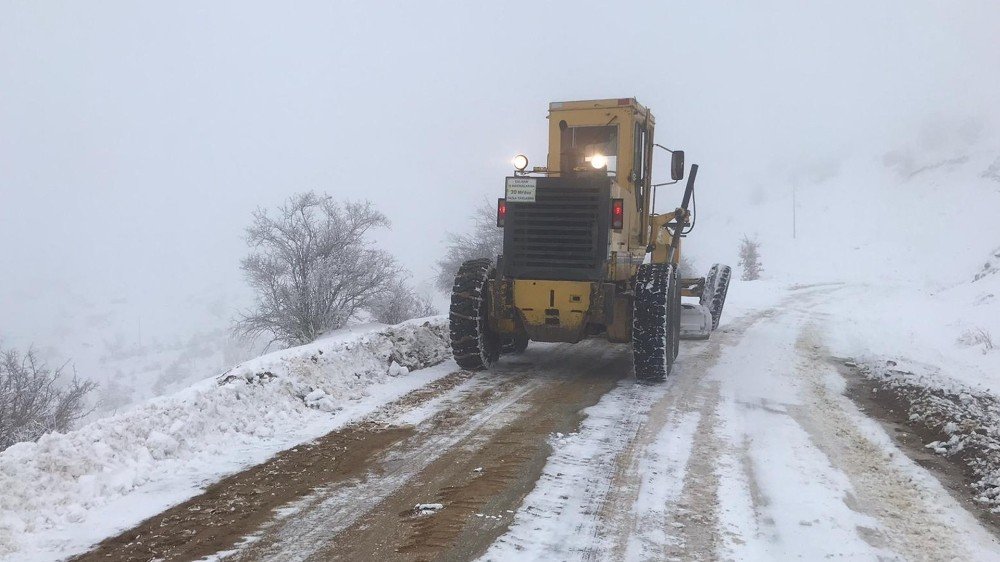 Kırıkkale’de Kapanan Köy Yolu Ulaşıma Açıldı