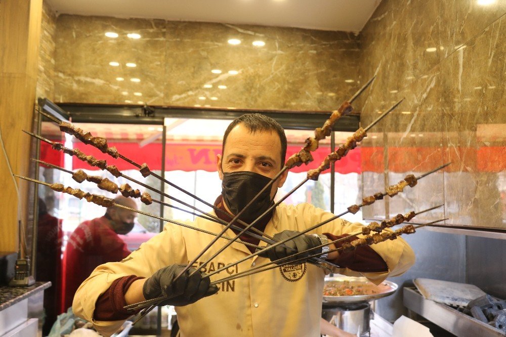 gaziantepliler Kebaba Mesafe Koymuyor