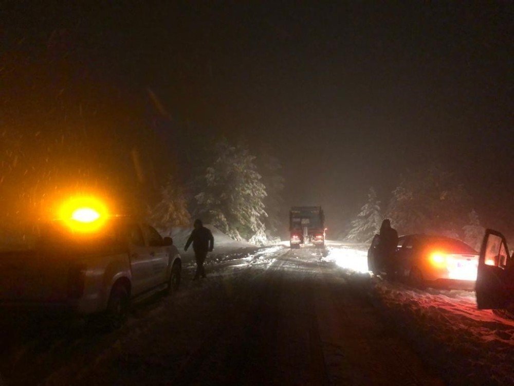 Manisa’da Karda Mahsur Kalan 7 Kişi Kurtarıldı