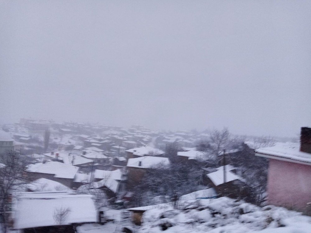 Bilecik’in Yüksek Kesimlerine Yılın İlk Karı Yağdı