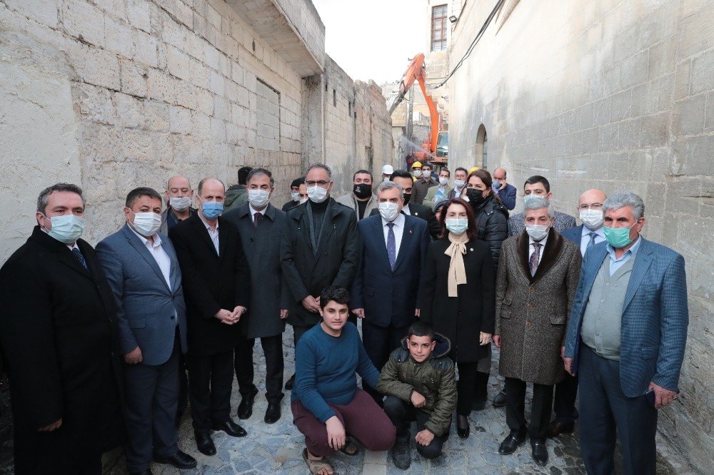 Şanlıurfa’da Yıkım Çalışmaları Devam Ediyor