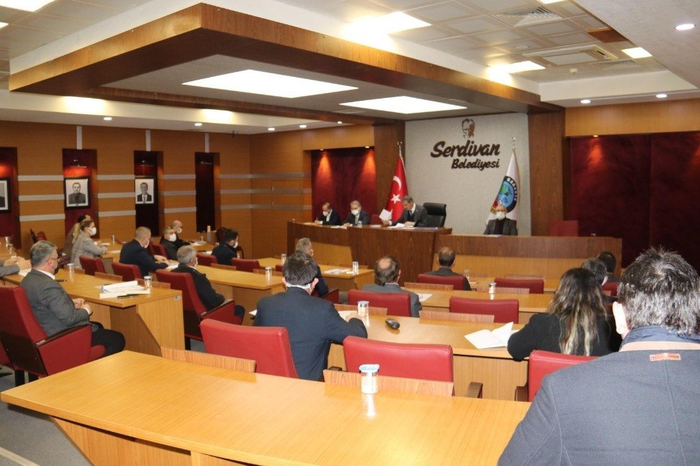 Serdivan’da 16 Binden Fazla Erzak Kolisi İle 2 Milyondan Fazla Maske Dağıtıldı