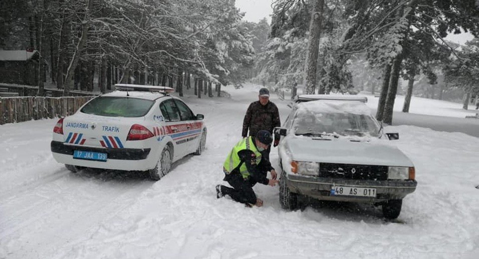 Karda Kalan Vatandaşa Jandarma Desteği
