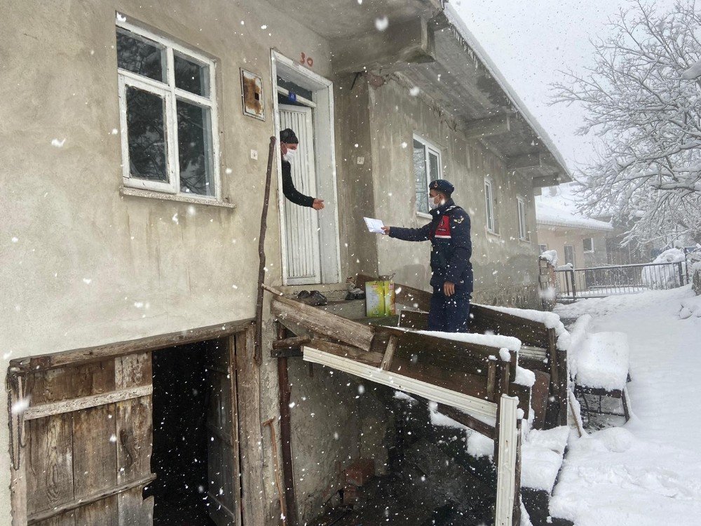 Vatandaşların Yardımına Jandarma Ekipleri Koştu