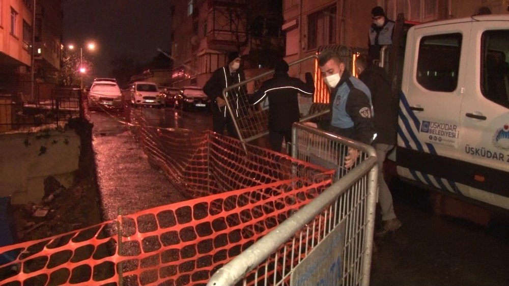 Üsküdar’da Kar Ve Yağmur Yağışı Nedeniyle İstinat Duvarı Çöktü