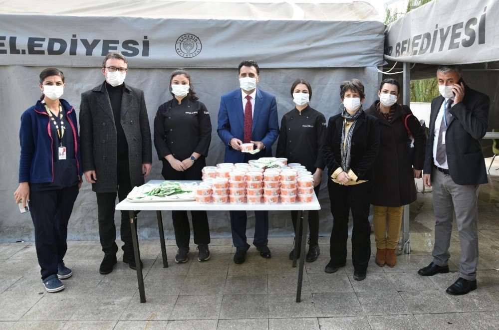 Eğitim Camiasından Sağlık Çalışanlarına Destek