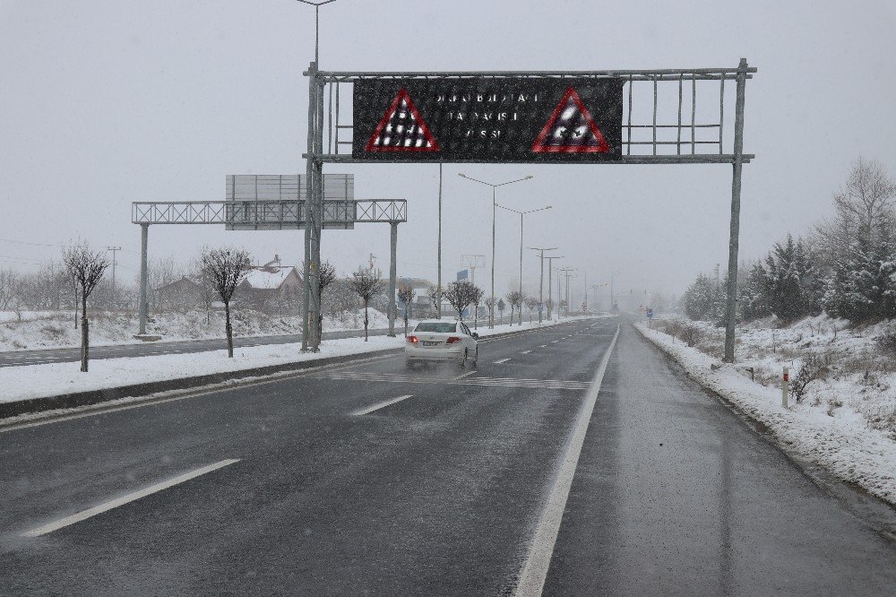 Bolu Dağı’nda Şiddetli Kar Yağışı Etkili Oluyor