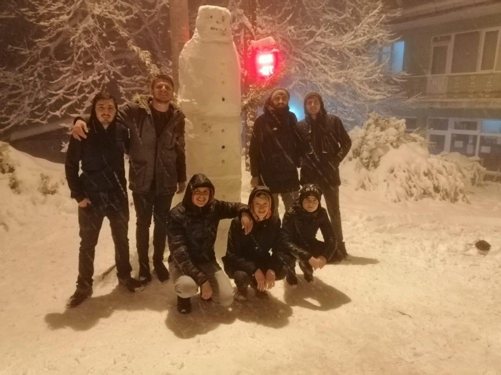 Bursa’da Kardan Adamın Adını Donald Trump Koydular