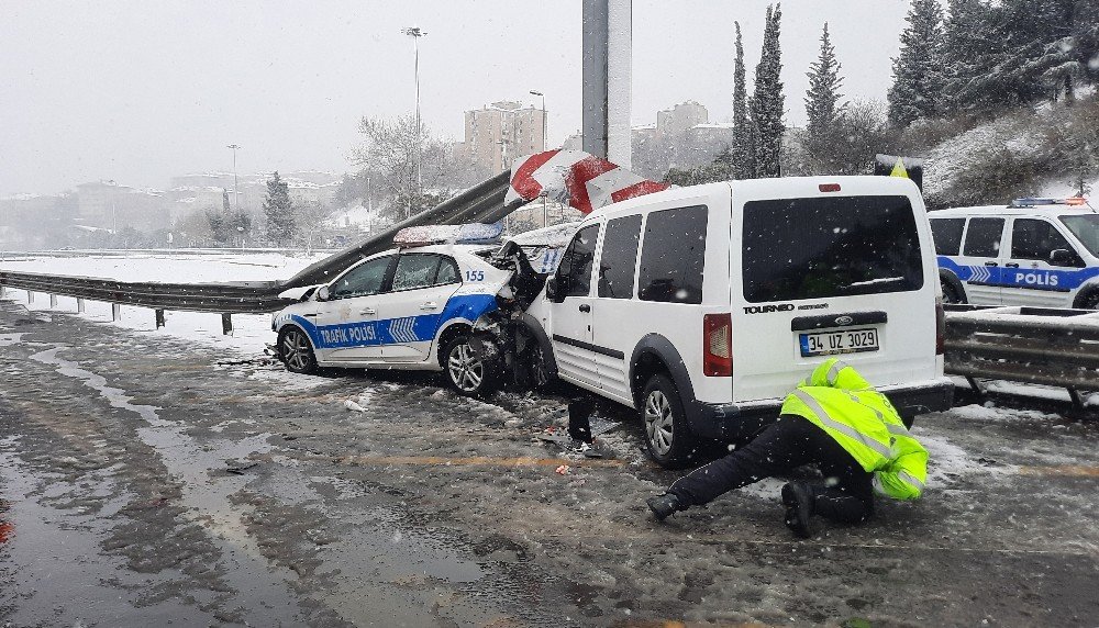 Fatih Sultan Mehmet Köprüsü Girişinde İki Polis Aracı Çarpıştı: 3 Yaralı