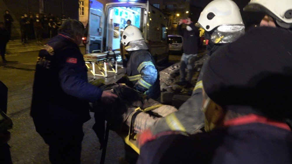 Gaziantep’te Metruk Bina Çöktü: 4 Yaralı